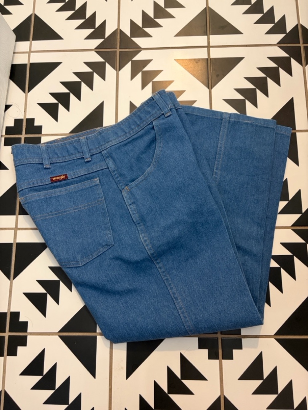 Wrangler Men’s Medium Blue Relaxed Jeans